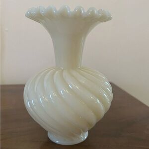 Vintage Fenton Frosted Satin Glass Swirl Ruffled Crimped Vase Cream Label 6"